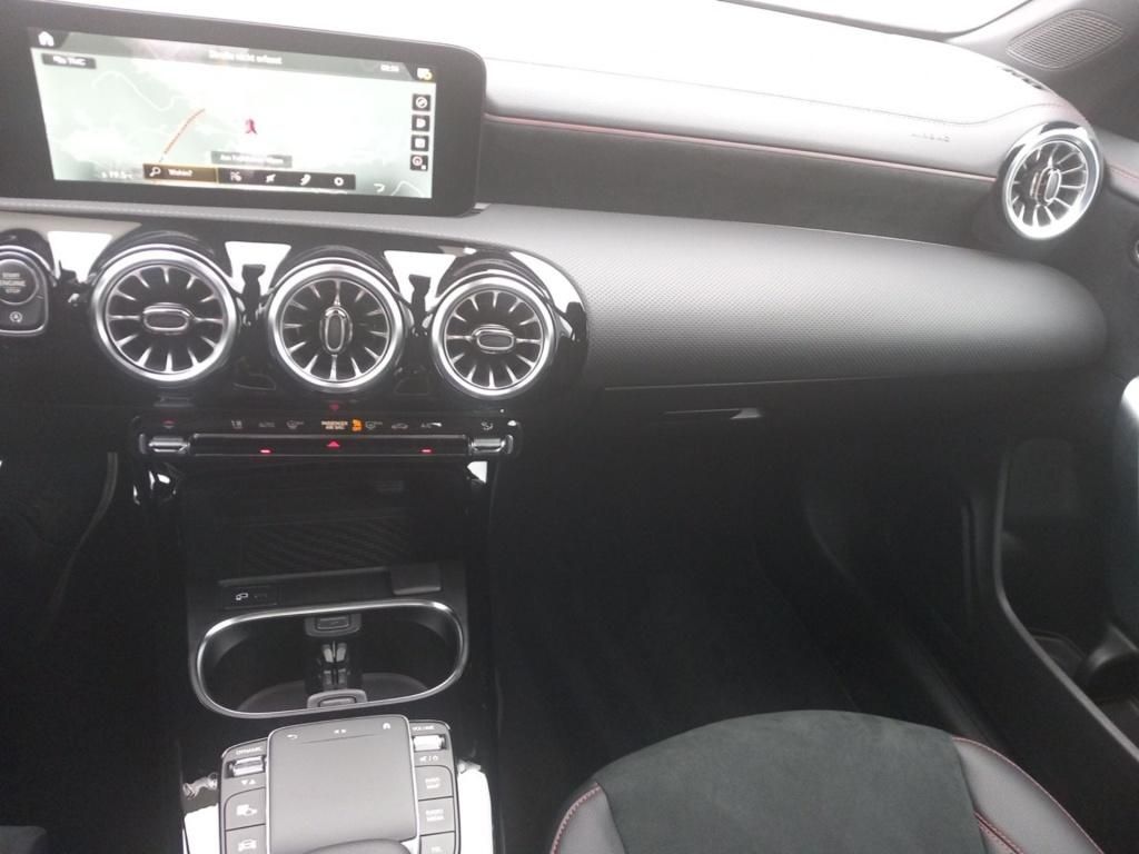 Fahrzeugabbildung Mercedes-Benz CLA 180 Coupé *AMG*Navi*ParkAss*SpurH*CarPlay