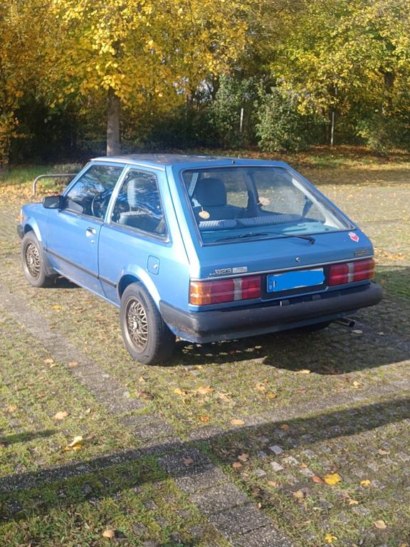 Mazda 323