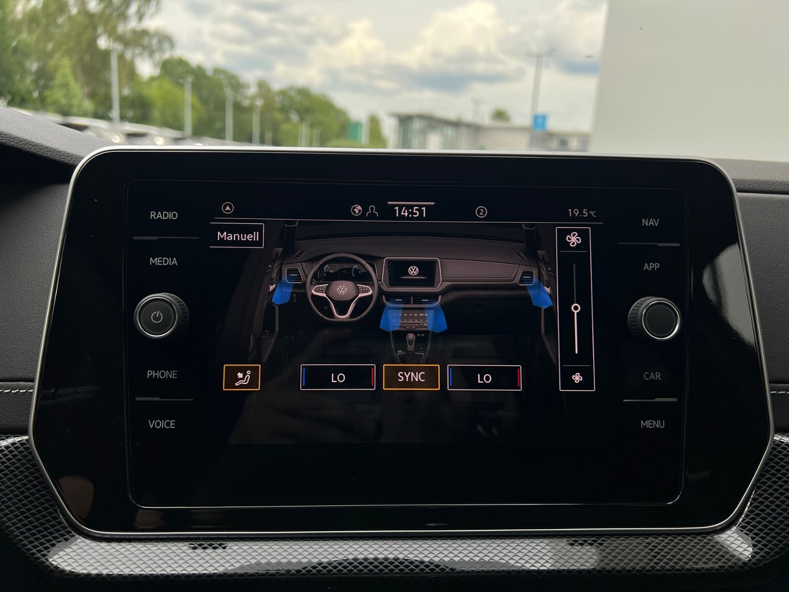 Fahrzeugabbildung Volkswagen T-Cross R-Line 1.5 TSI DSG *AHK, IQ.LIGHT, ACC,