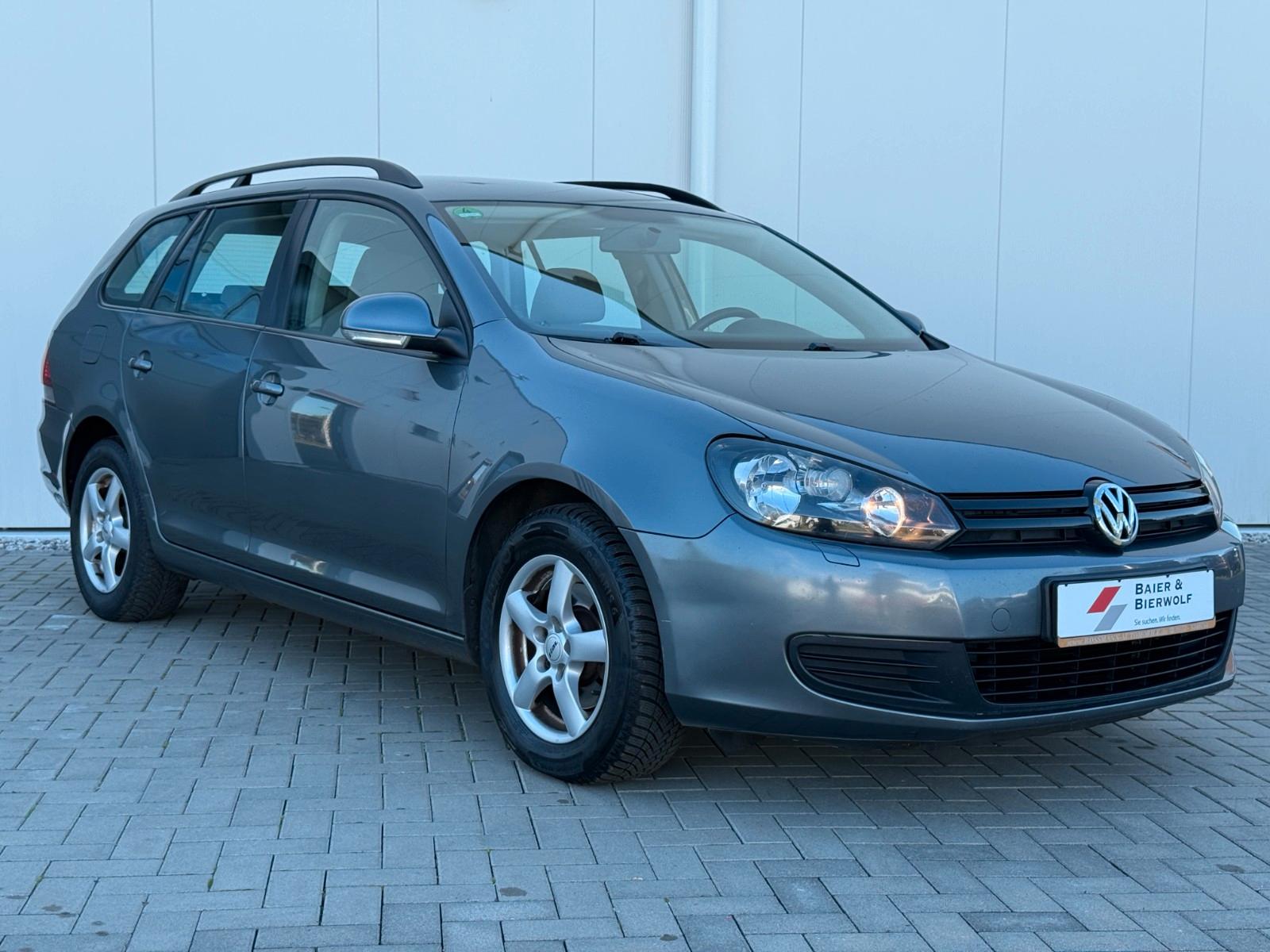 Volkswagen Golf 2010 — interior