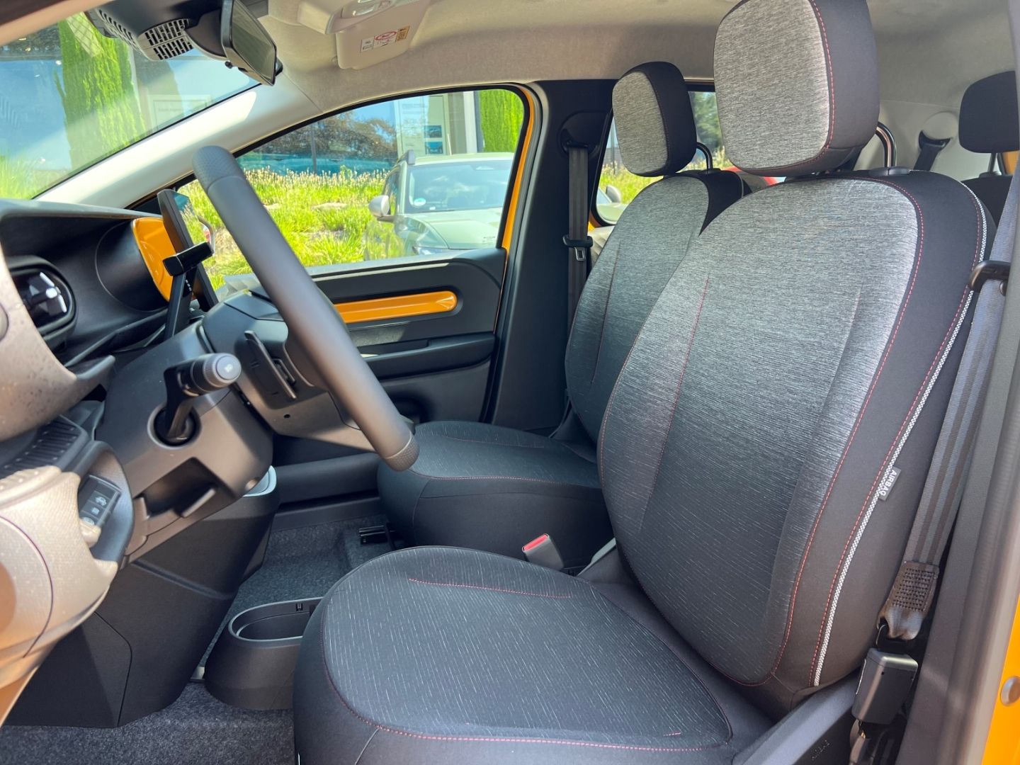 Fahrzeugabbildung Renault Twingo E-Tech 80 Urban Range Techno 60 kW Navi D