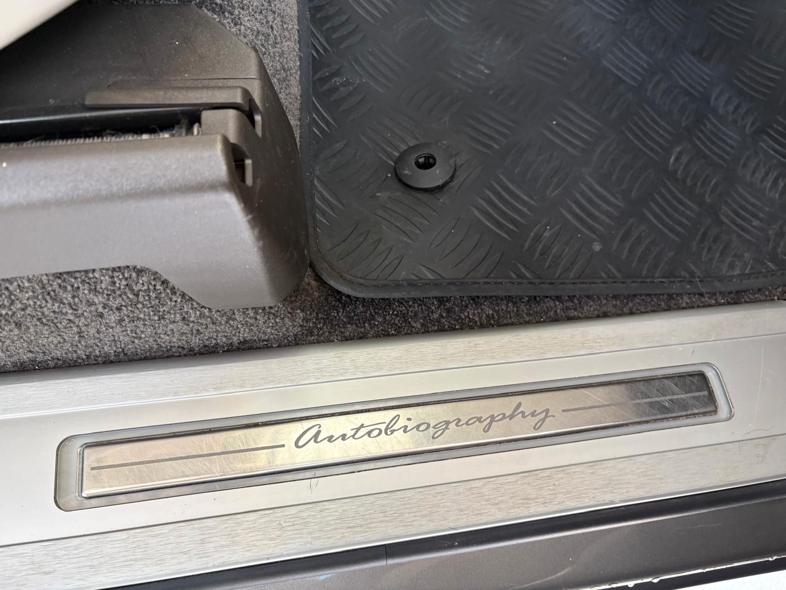 Fahrzeugabbildung Land Rover Range Rover P400e Autobiography Hybrid