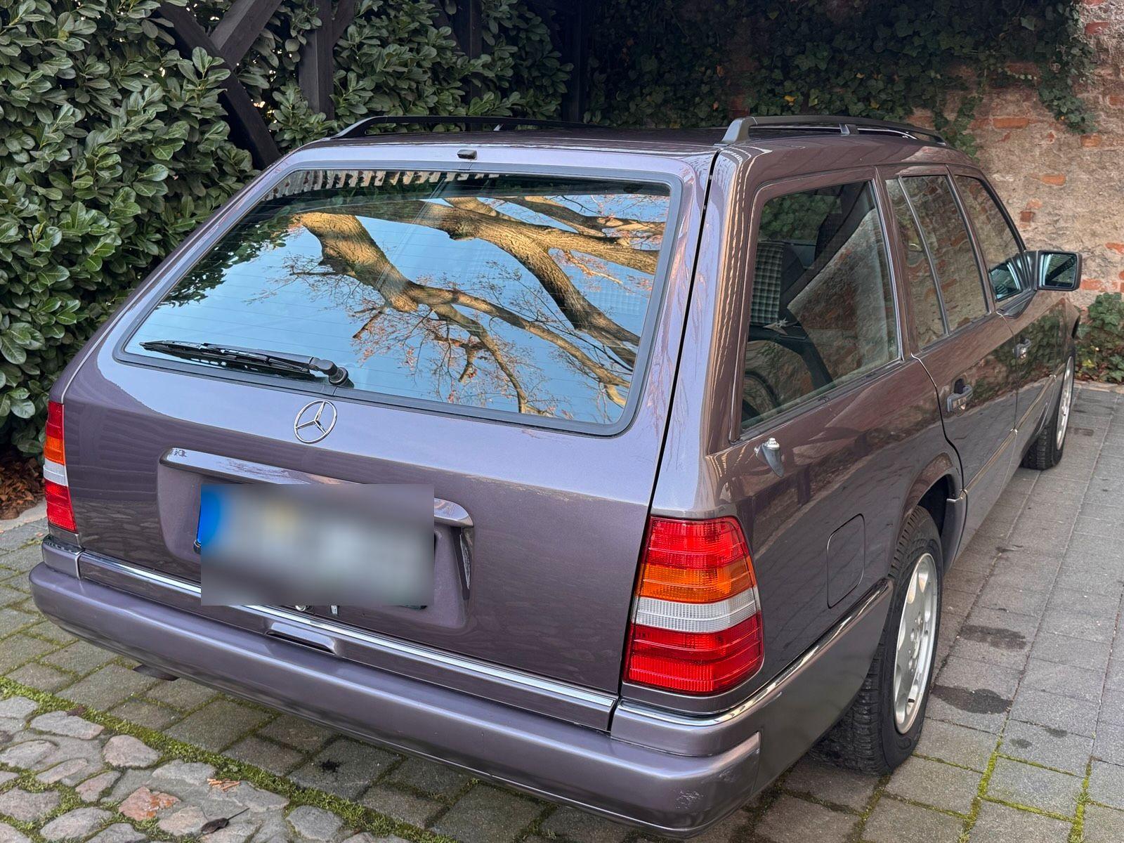 Mercedes-Benz E 220
