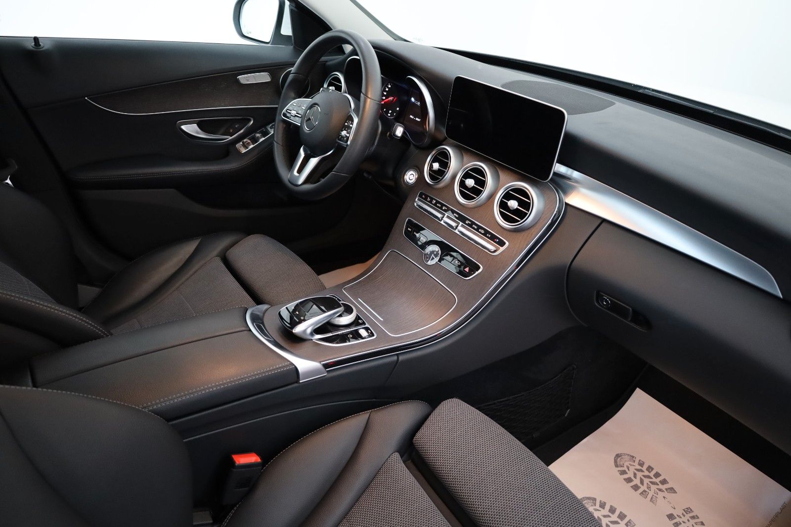 Fahrzeugabbildung Mercedes-Benz C 200 T 4M T.Leder,Navi,LED,SH,PDC,SR+WR