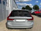 Volvo V90 D5 Momentum AWD/Leder/Navi/AHK/PDC/Kamera/18 - mit Diesel-Antrieb: Leder, Kombi, 1.9