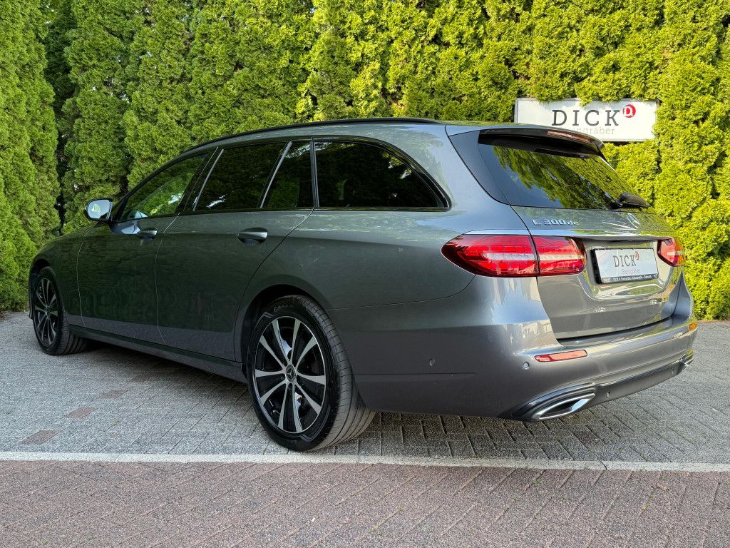 Fahrzeugabbildung Mercedes-Benz E 300 de T 9G NIGHT+LED+SHZ+KAM+AMBI+MBUX+PARK+
