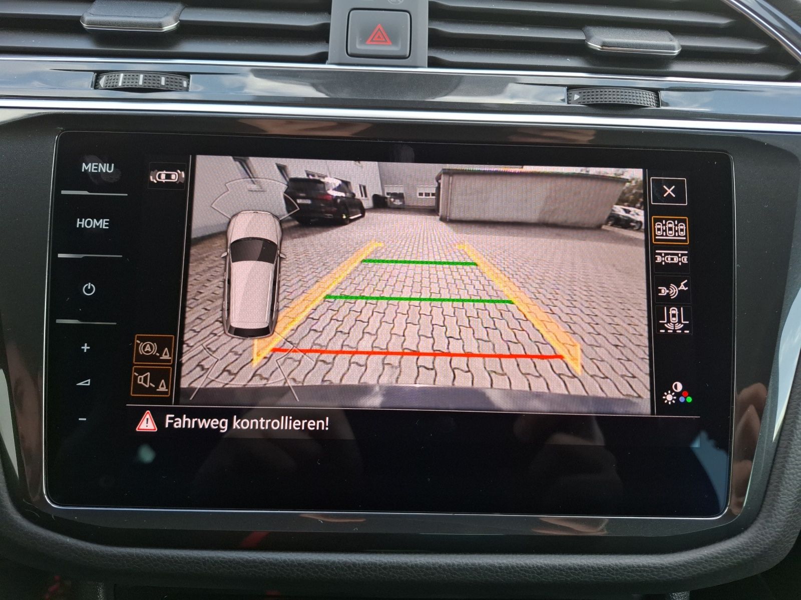 Fahrzeugabbildung Volkswagen Tiguan TDI Elegance DSG 4Mo Matrix AHK Navi AIF´