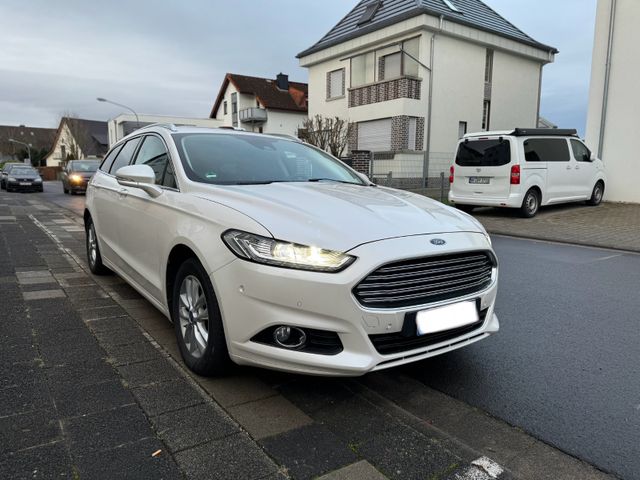 Ford Mondeo 2.0 TDCI Titanium*Pano*LED*8xReifen