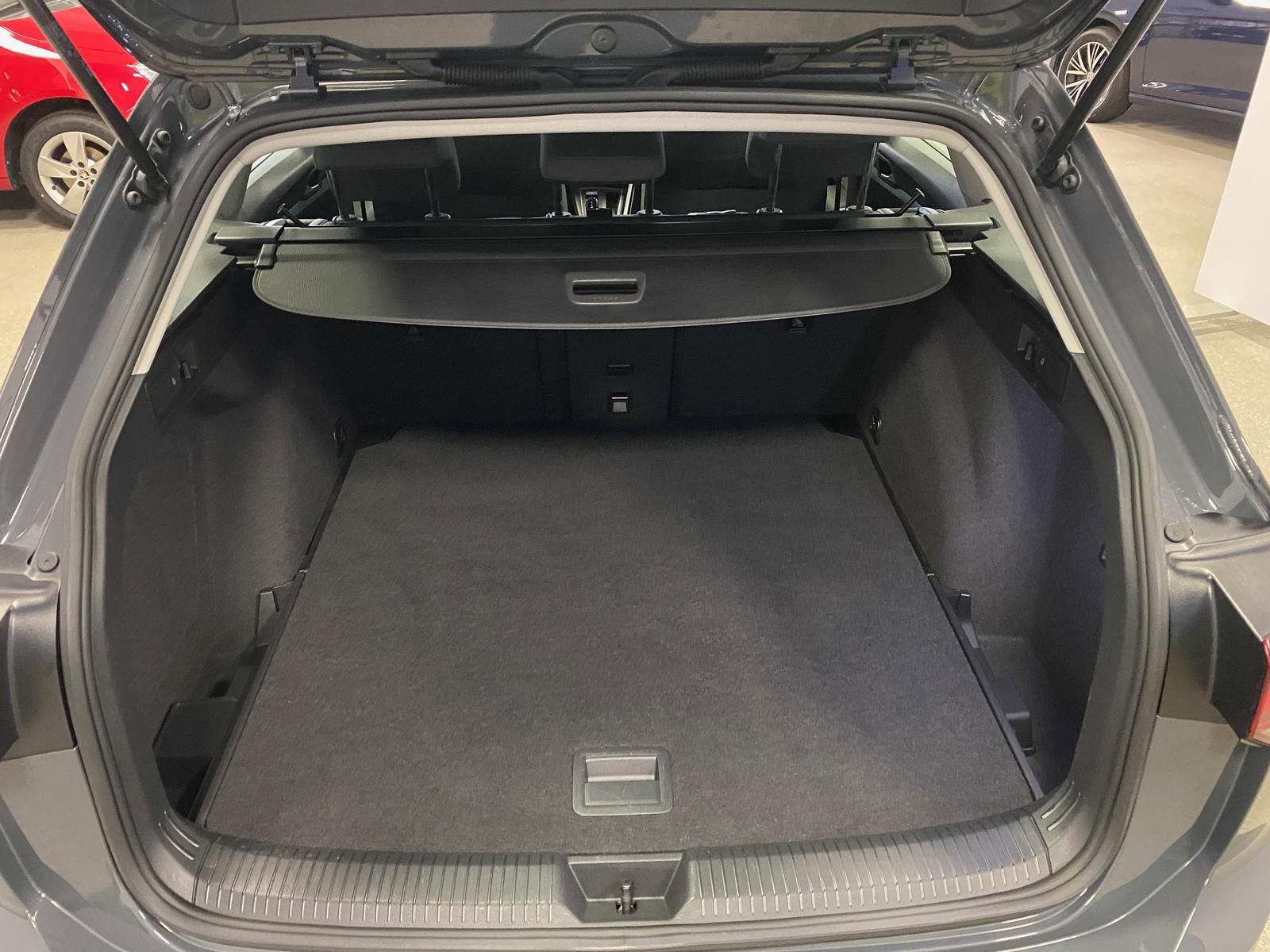 Fahrzeugabbildung Volkswagen Golf Variant 1.5 TSI APP+KLIMA+ACC+RFK+AHK+NAVI+