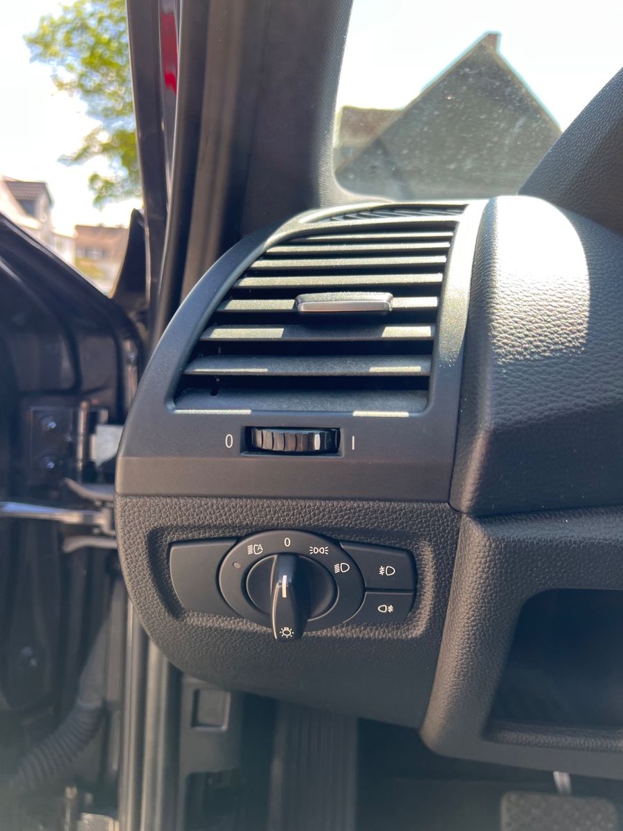 Fahrzeugabbildung BMW 120i AUTOMATIK * NAVI *KEYLESS-GO*XENON*