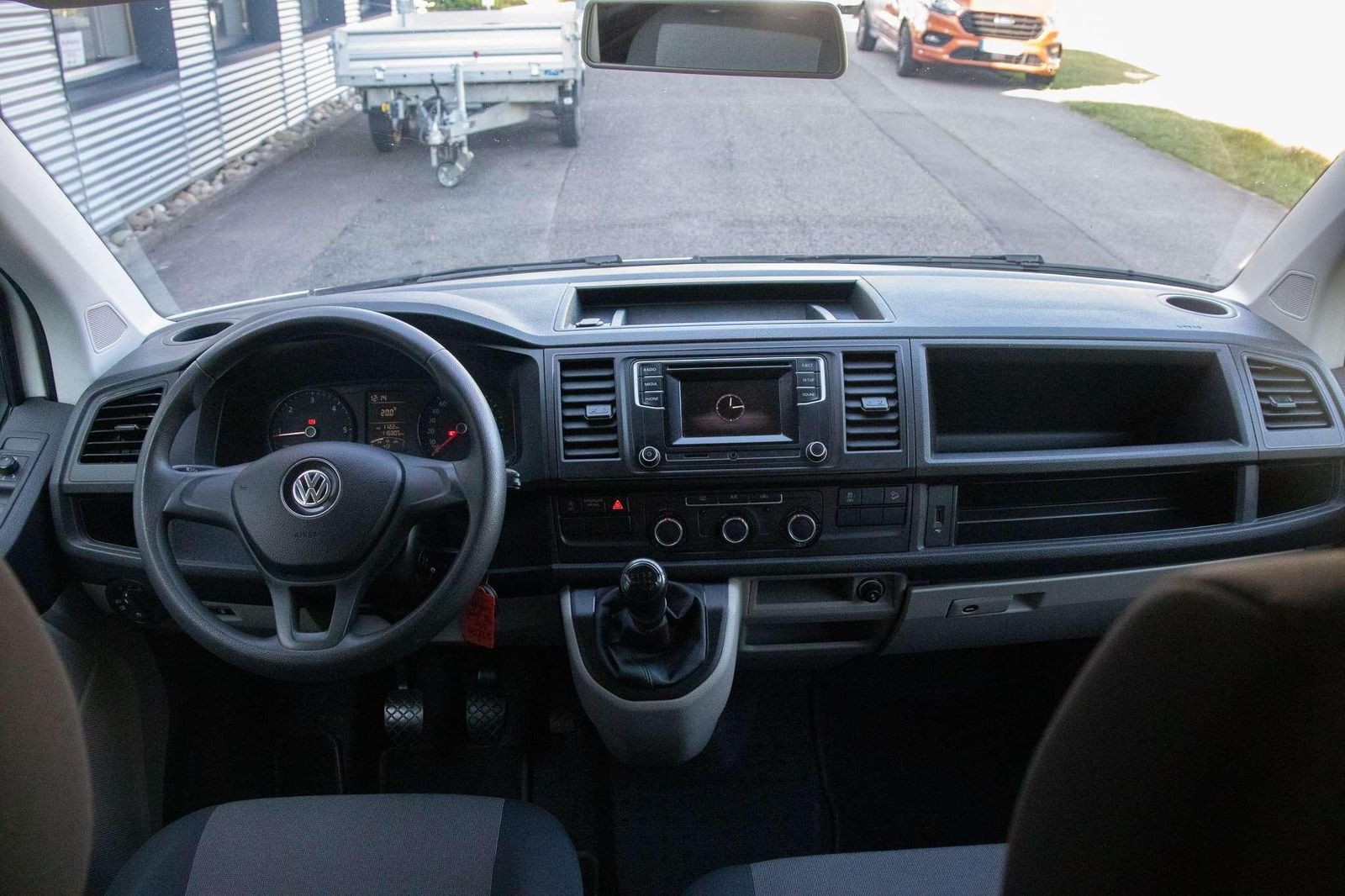Fahrzeugabbildung Volkswagen T6 Transporter Kasten Kombi 4 Motion 9 Sitzer