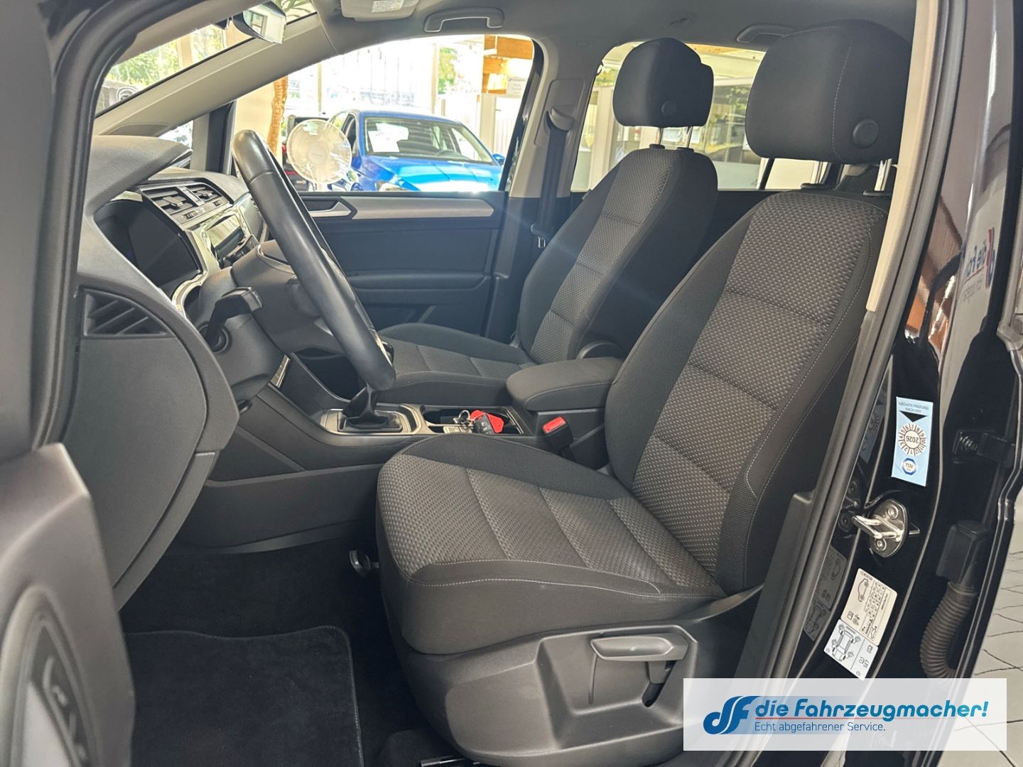 Fahrzeugabbildung Volkswagen Touran Comfortline 7.Si. AHK-klap.150PS Navi Dig