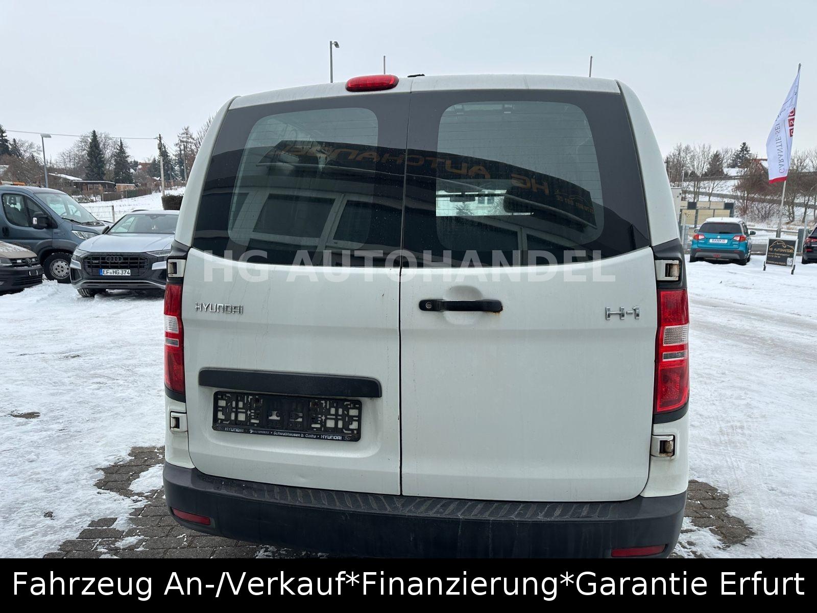 Hyundai H-1 Kasten 8-fach bereift