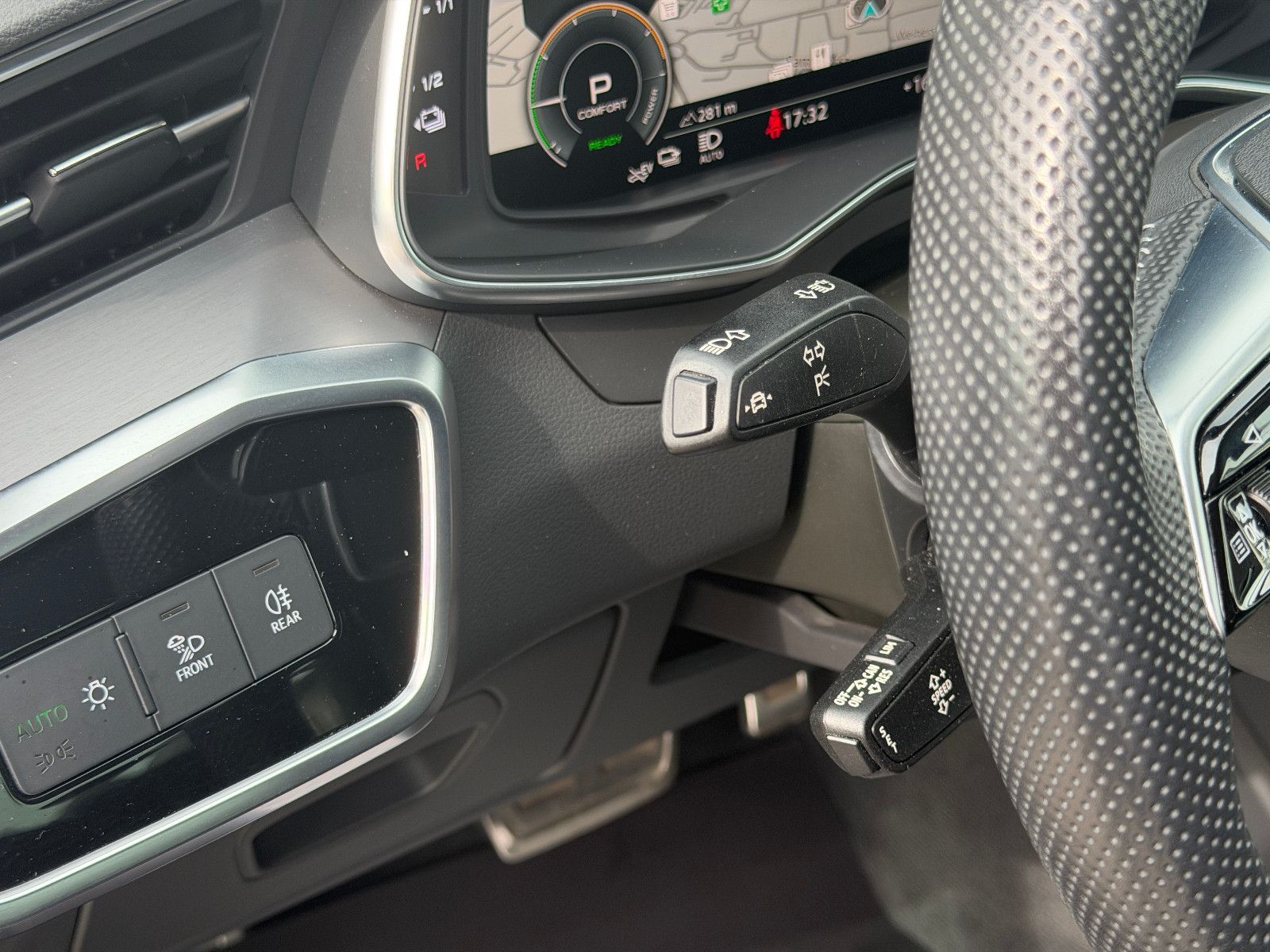 Fahrzeugabbildung Audi 55 TFSI e quattro S-Line/LEDER/Navi/LED/CarPlay/