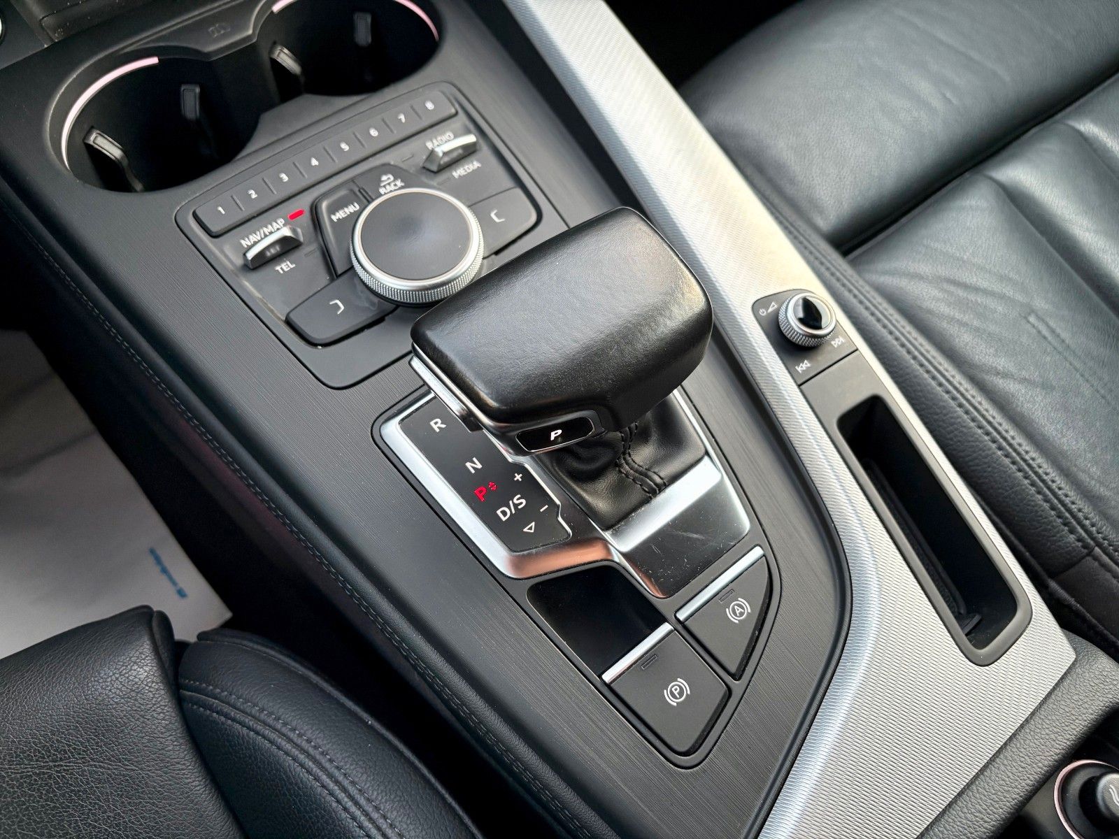 Fahrzeugabbildung Audi A4 Avant 2.0 TDI sport Navi Leder Xenon S-LINE