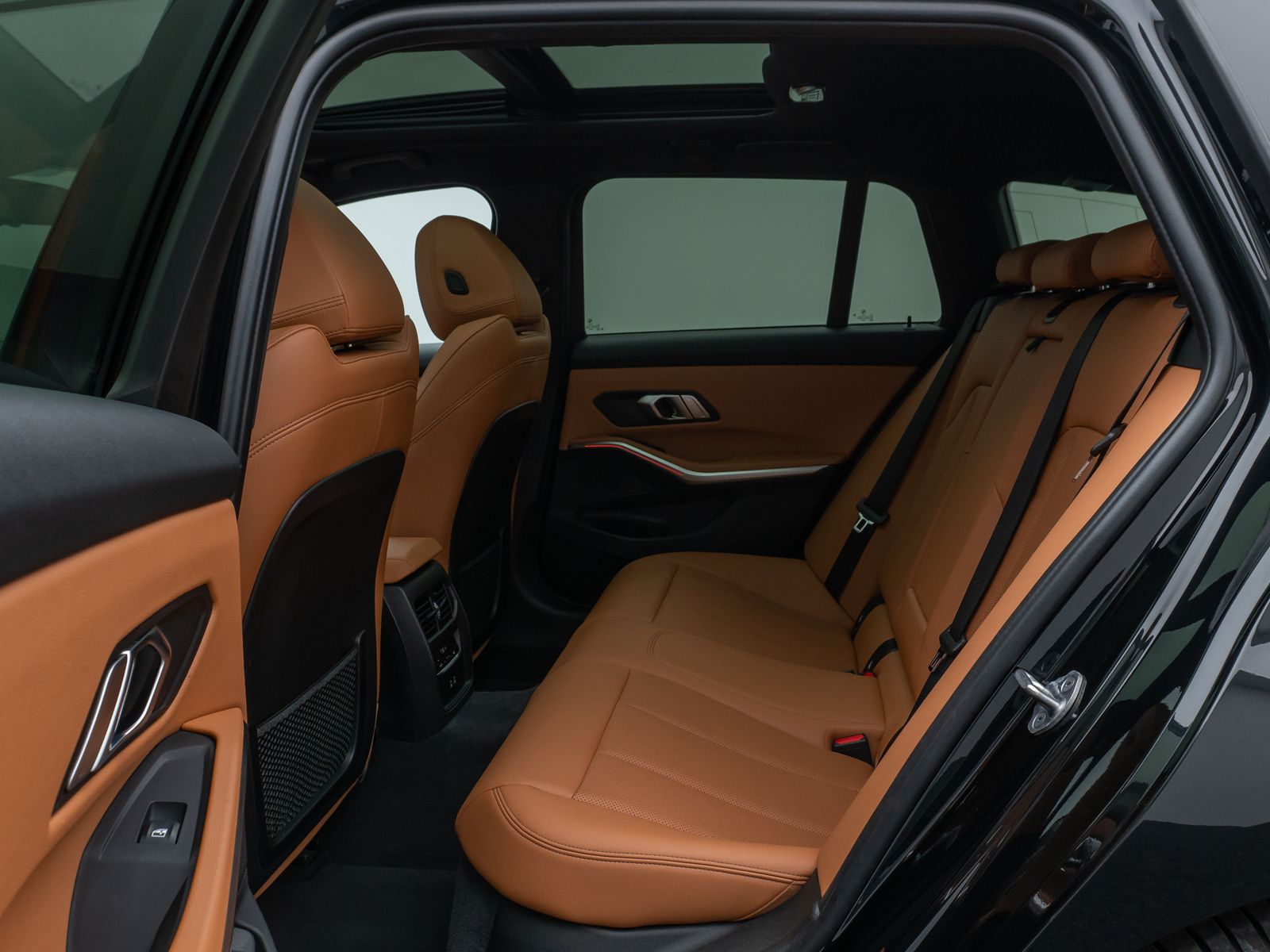Fahrzeugabbildung BMW 330e xD M Sport Panorama Laser Kamera HUD HiFi