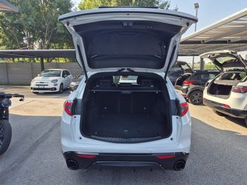 Alfa-Romeo Stelvio - 8