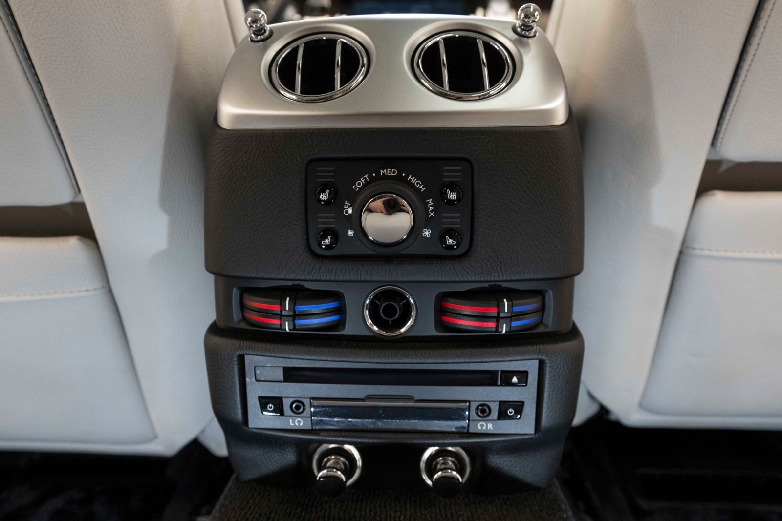 Fahrzeugabbildung Rolls-Royce Ghost V12 TWO TONE FACELIFT STERNHIMMEL KÜHLBOX