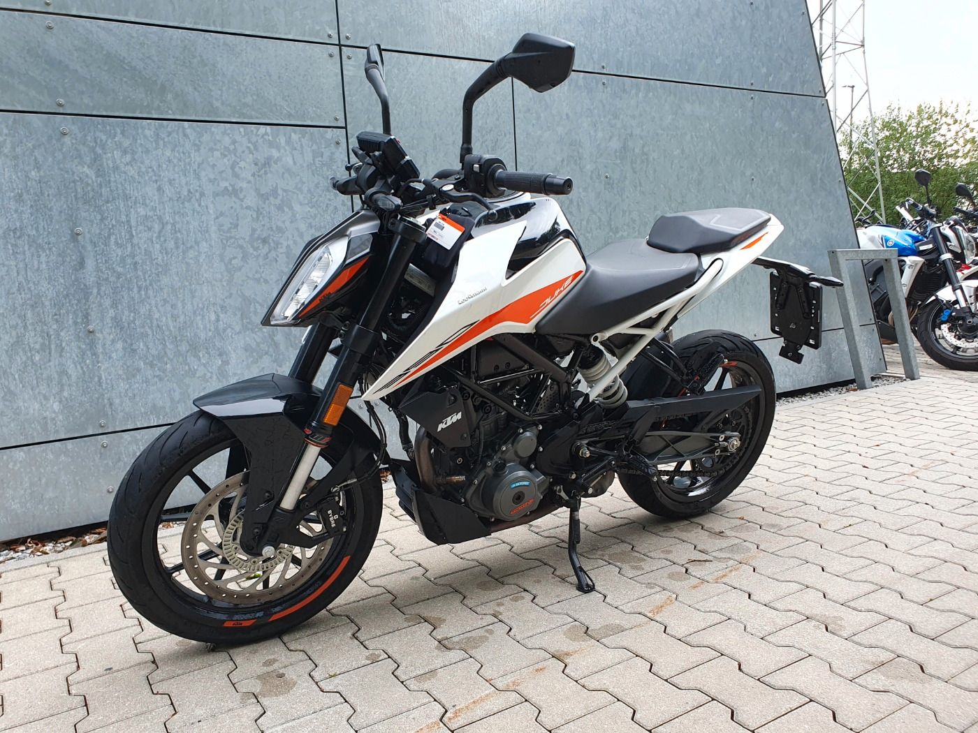 Fahrzeugabbildung KTM 390 Duke Modell 2022 mit Quickshifter