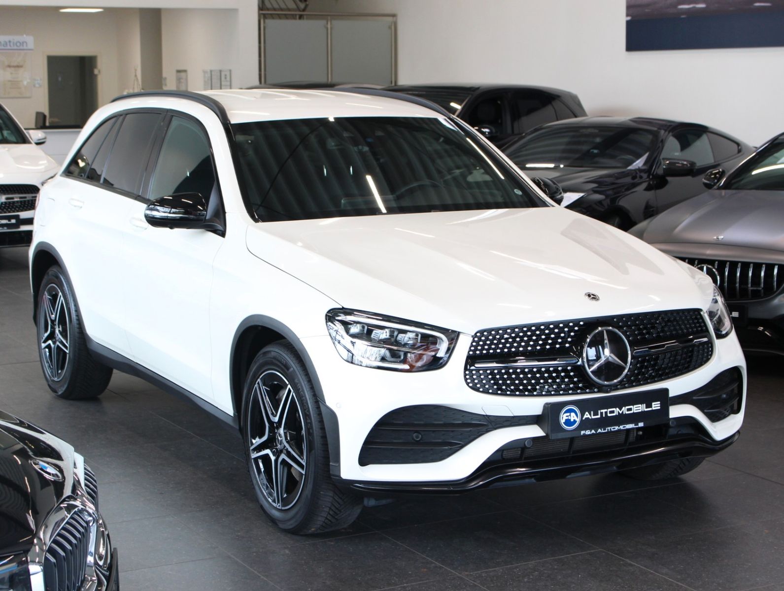 Fahrzeugabbildung Mercedes-Benz GLC 220d 4Matic AMG Line Standhzg.*Distronic*360