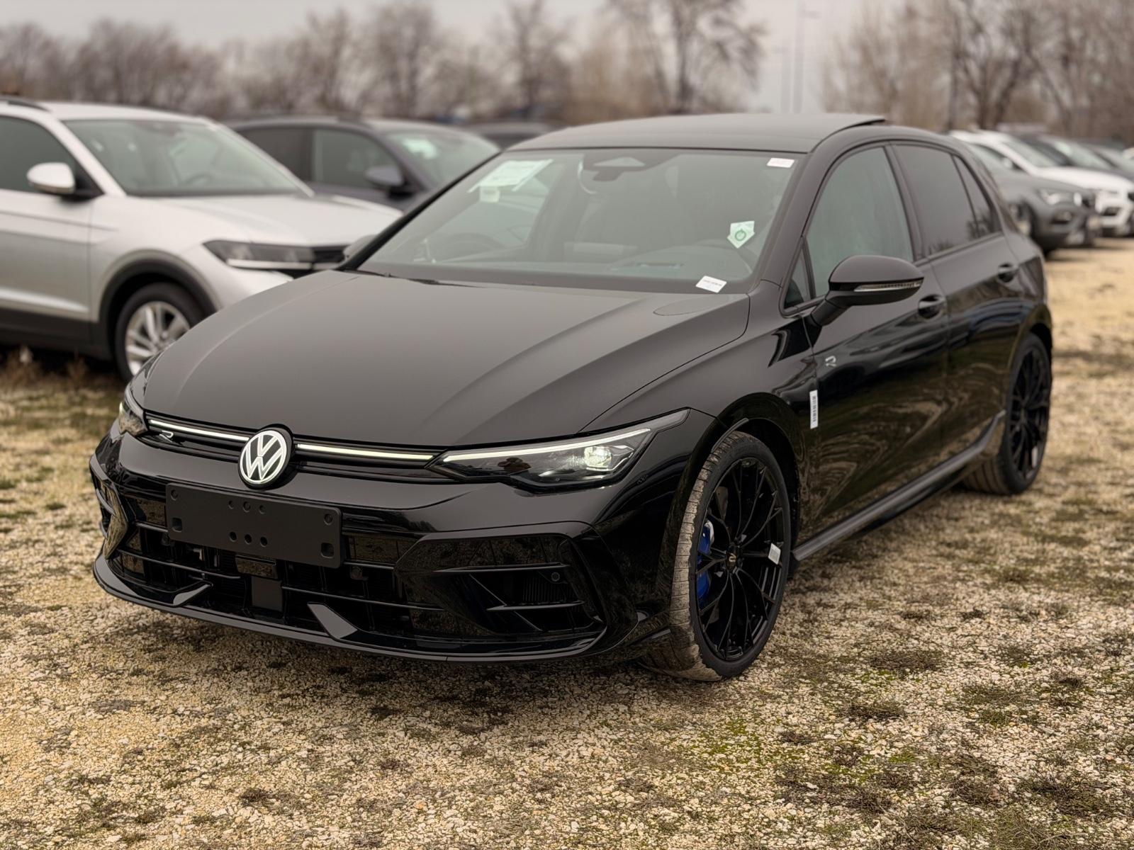 Volkswagen Golf 2.0 TSI 4MOT. DSG R+Pano+AHK+Akrapovic