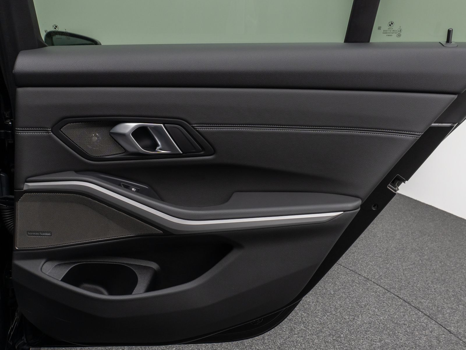 Fahrzeugabbildung BMW 330e Laser 360°HUD DAB H/K Lenkrhzg ACC Komfort