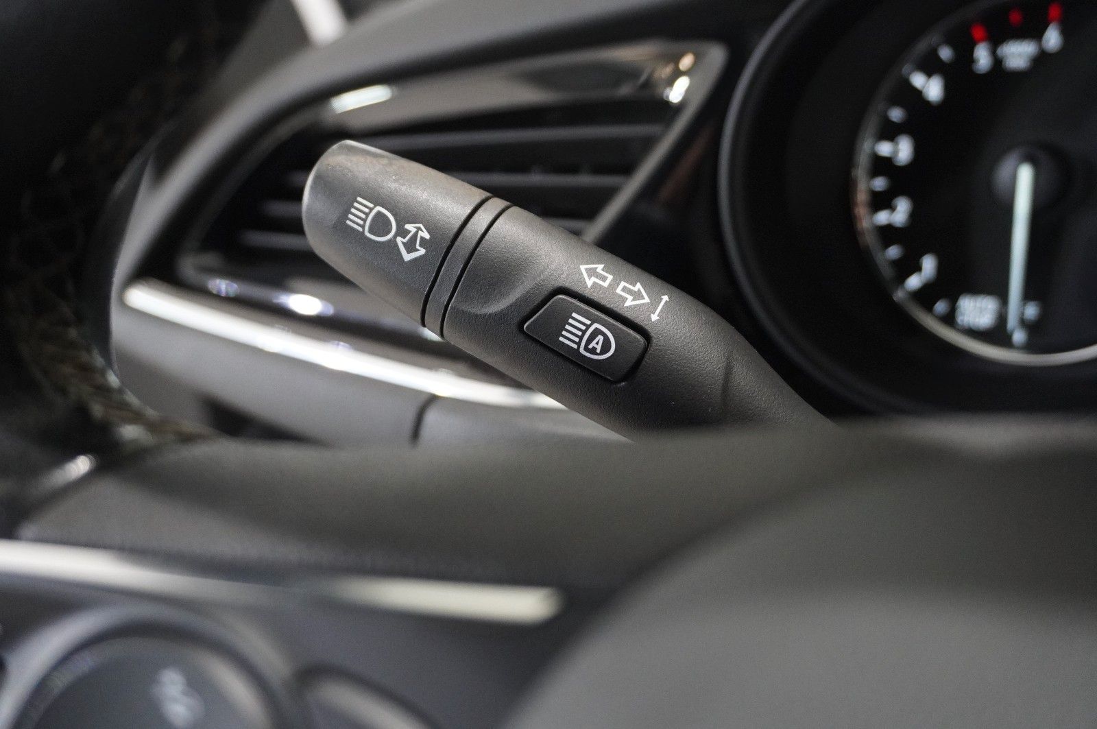 Fahrzeugabbildung Opel Insignia B ST 2.0D BUSINESS NAVI/LED/KAMERA/DAB+