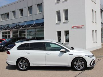 Volkswagen Golf VIII Variant 1.5 TSI R-line LED NAVI