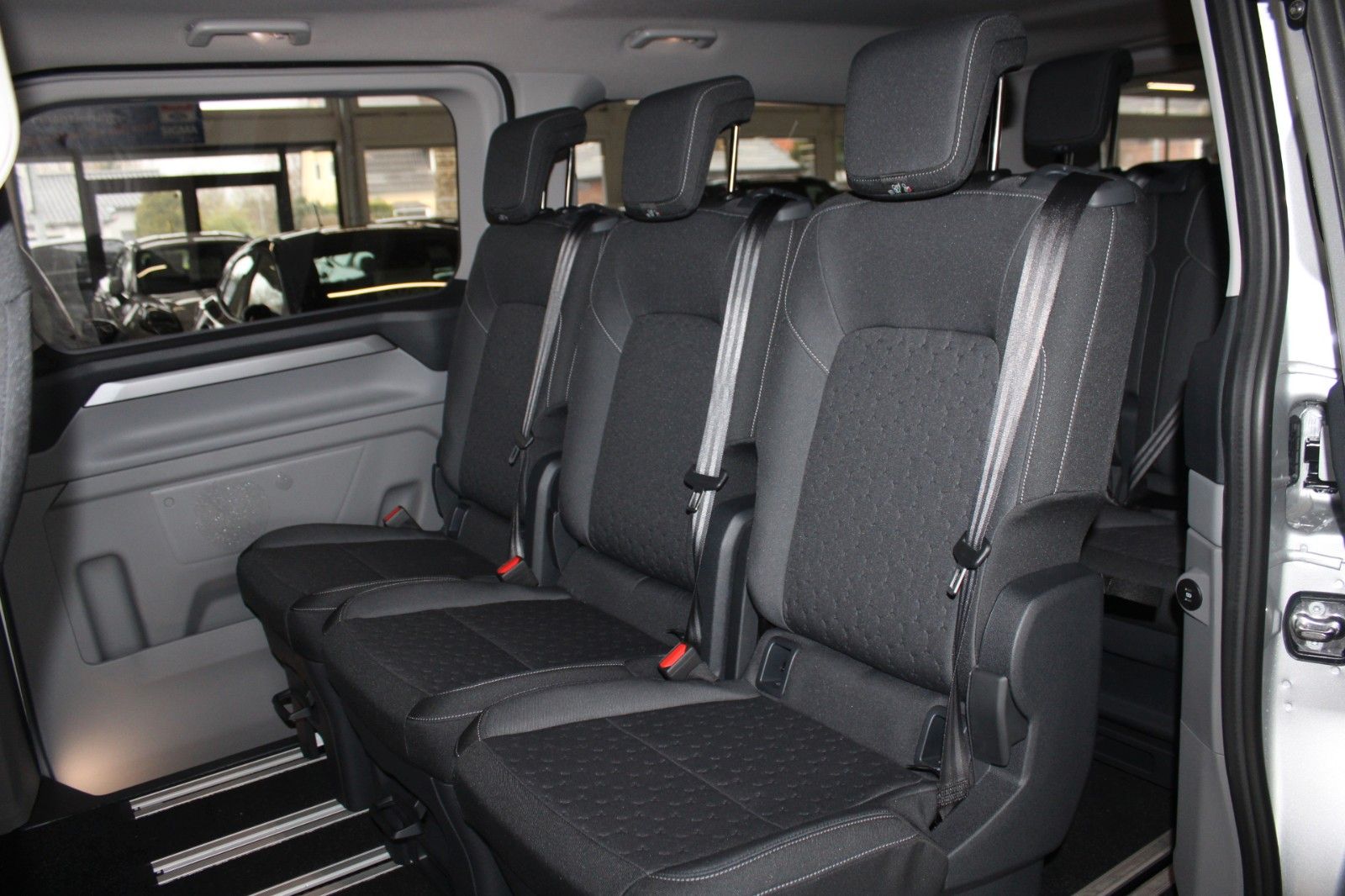 Fahrzeugabbildung Ford Tourneo Custom L2 8-Sitz Titanium Aut. LED STDHZ