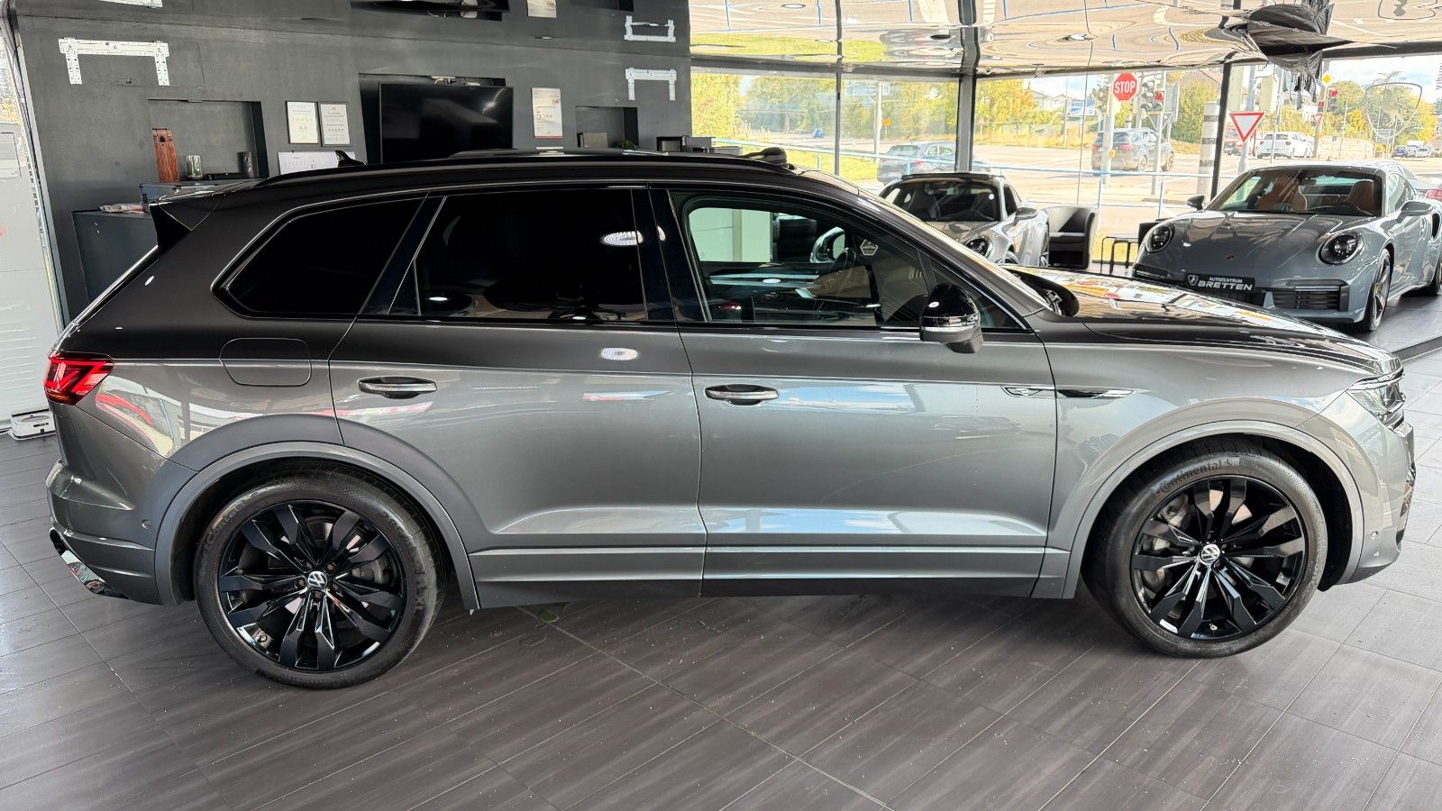 Volkswagen Touareg 3.0 R eHybrid 4M Pano ACC Soft Luft HuD foto 4