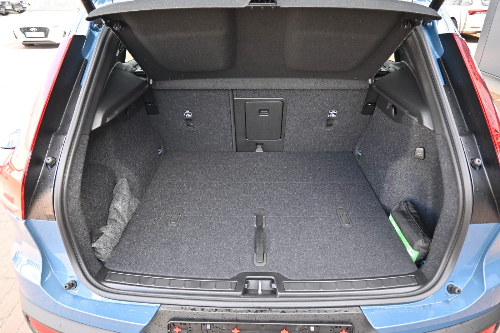 Fahrzeugabbildung Volvo XC40 B3 DKG Ultra Dark*FSHZG*PANO*360°*ACC