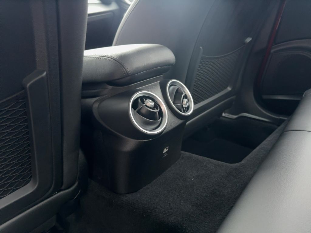 Fahrzeugabbildung Alfa Romeo Giulia Veloce Q4, Leder, Schiebedach, PDC, Rückf