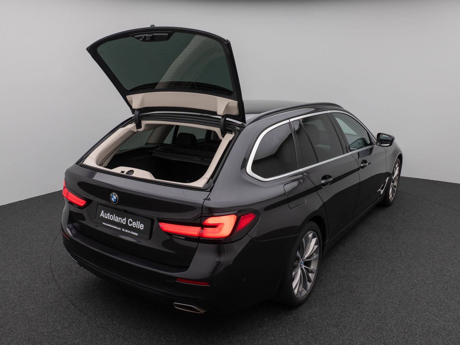 Fahrzeugabbildung BMW 520d xD Kamera HUD DAB H/K Fernlichtassist Alarm