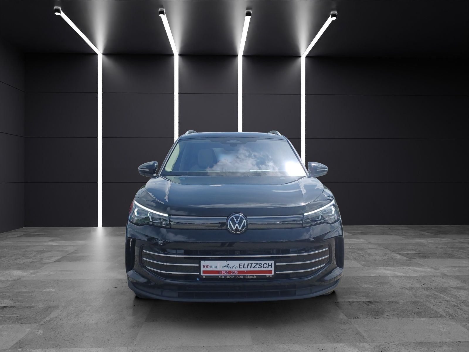 Fahrzeugabbildung Volkswagen Tiguan TDI Elegance IQ.Light Navi ACC AHK STHZ 4