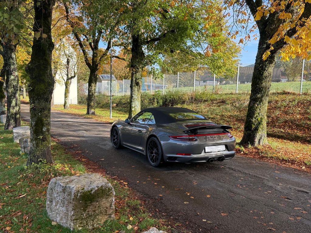 PORSCHE 911 2018