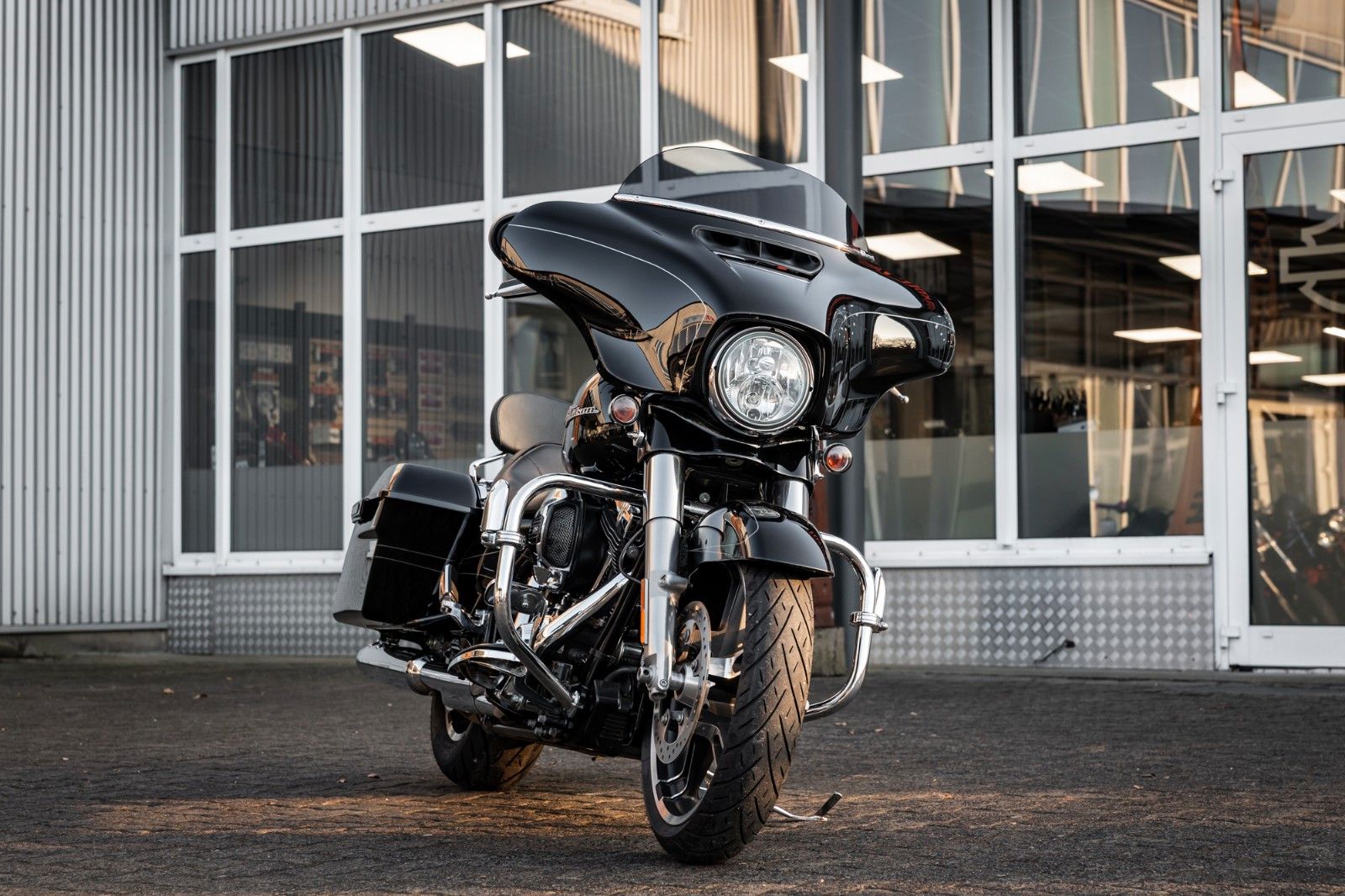 Fahrzeugabbildung Harley-Davidson Harley-Davidson STREET GLIDE SPECIAL FLHXS