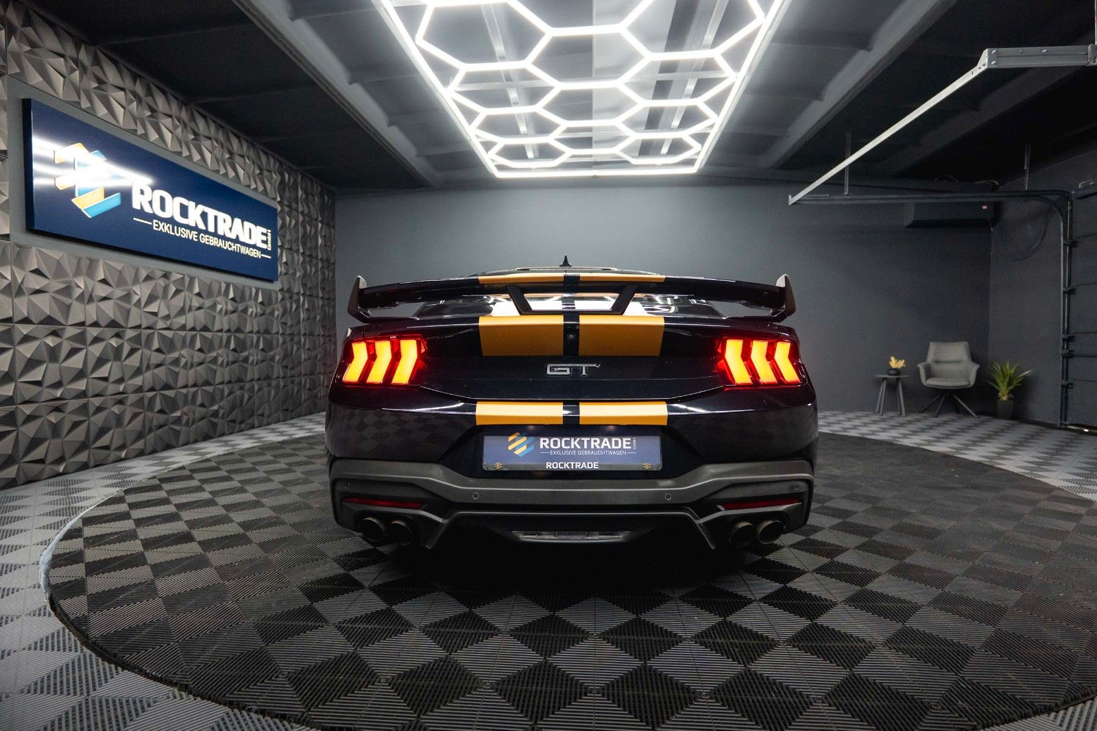 Fahrzeugabbildung Ford Mustang Fastback 5.0 Ti-VCT V8 Dark Horse 6-Gang