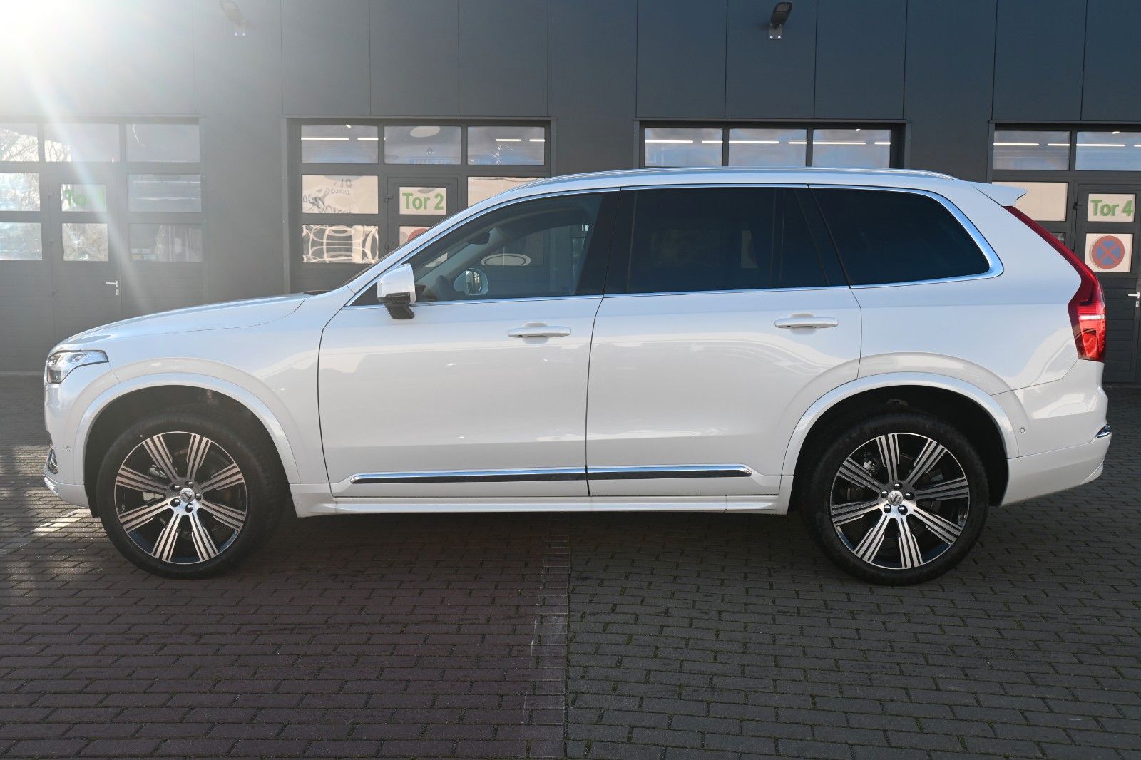 Fahrzeugabbildung Volvo XC90 B5D AWD Ultimate Bright*PANO*STHZ*LUFT*AHK