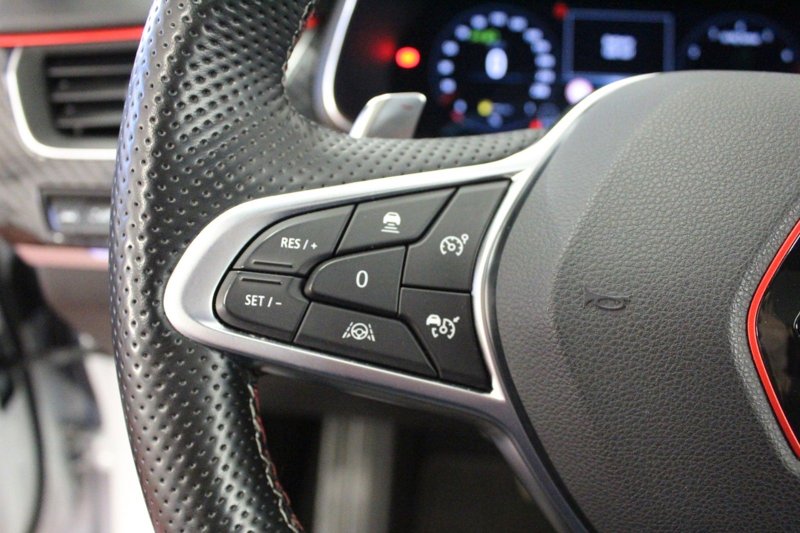 Fahrzeugabbildung Renault Arkana Mild Hybrid 160 EDC R.S. Line*Leder*