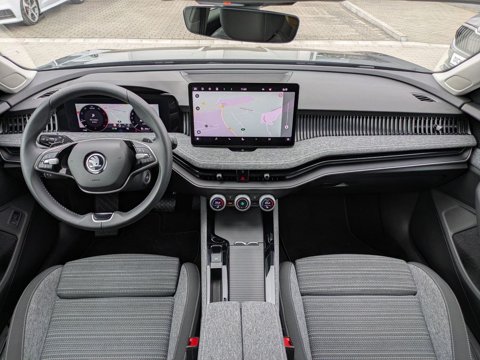 Fahrzeugabbildung SKODA Superb 2.0 TDI 4x4 Selection MATRIX*AHK*5J GAR.