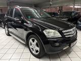 Mercedes-Benz ML 280 CDI 4 MATIC SCHIEBEDACH AHK NAVI - Mercedes-Benz ML 280 mit Diesel-Antrieb