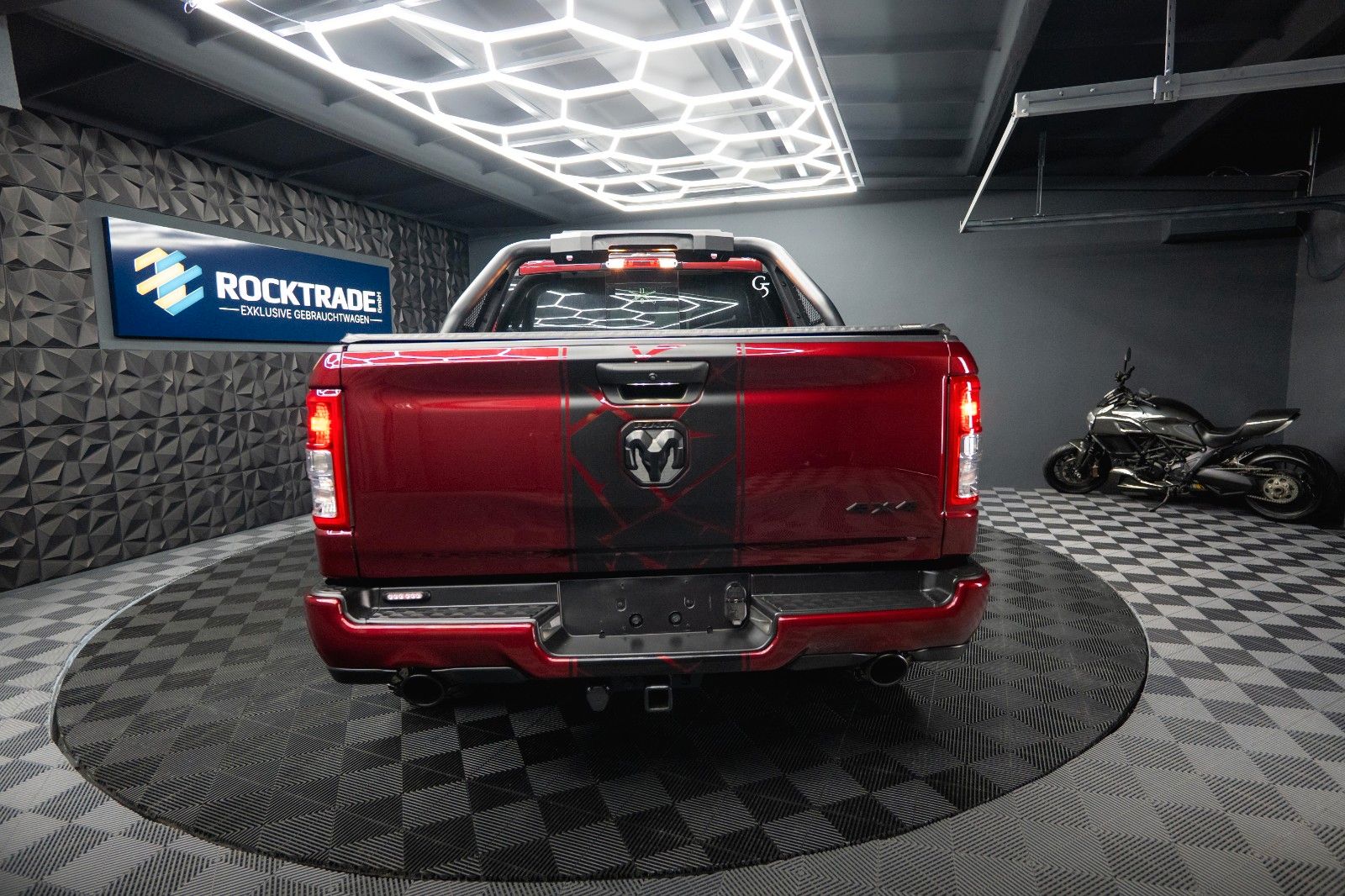 Fahrzeugabbildung Dodge RAM 5.7 V8 HEMI 4x4 OFFROAD NIGHT-Edition LED