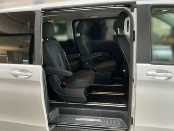 Mercedes V 220 - 11