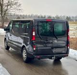 Opel Vivaro 9 Sitze, Serviceheft, Navi, AHK. - Opel Vivaro aus 2016 mit Diesel-Antrieb: Kleinbus