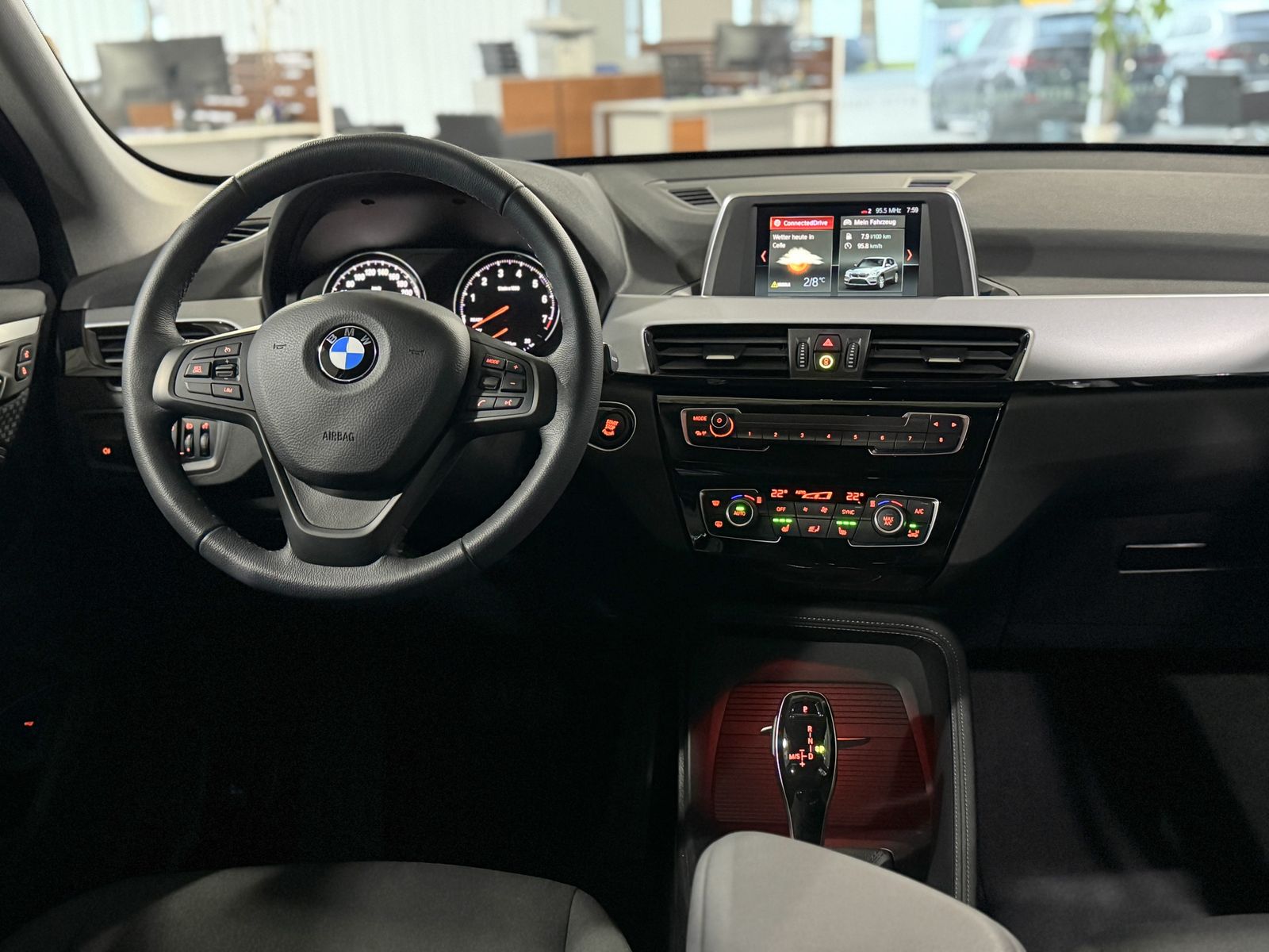 Fahrzeugabbildung BMW X1 sD20i DAB Parkassistent Geschwindigkeitsreg.