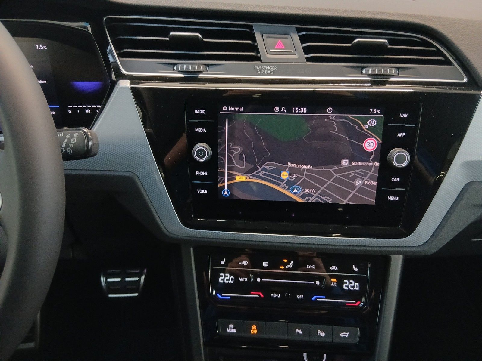 Fahrzeugabbildung Volkswagen Touran Energy 1,5 TSI DSG + AHK+Navi+LED+ Kamera