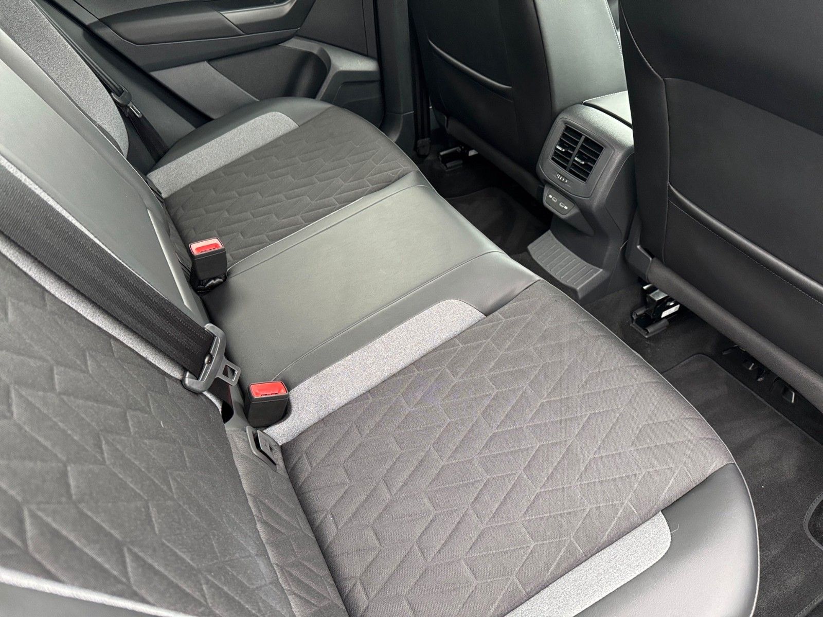 Fahrzeugabbildung Volkswagen T-Roc Life GOAL 1.0 TSI