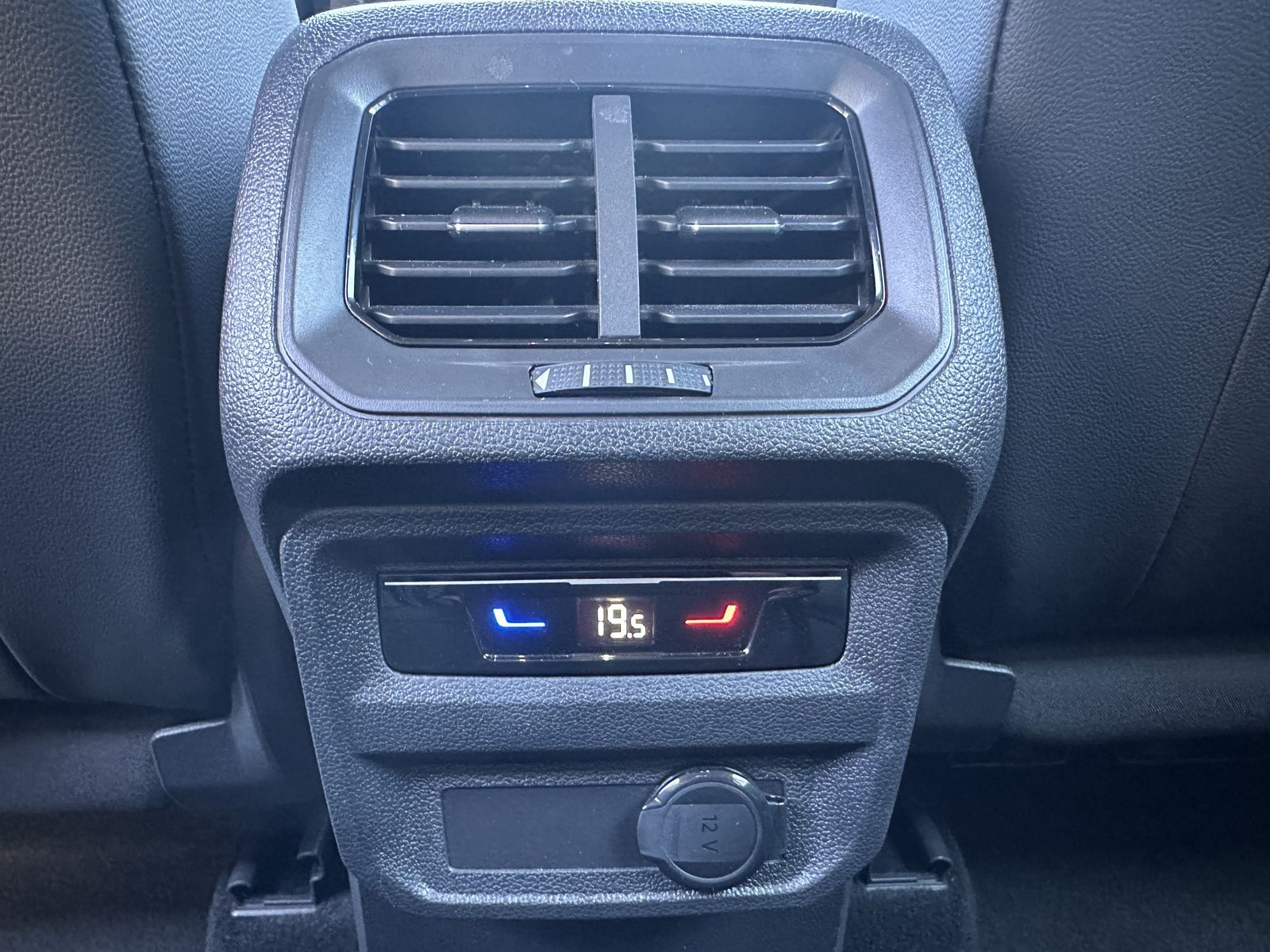 Fahrzeugabbildung Volkswagen Tiguan 2.0 TDI DSG Life NAV+LED+AHK+VCOCK+KAMERA