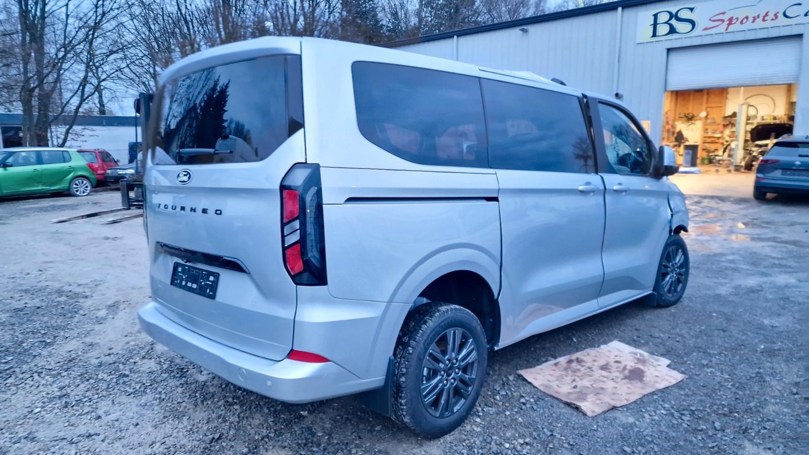 Ford Tourneo Bus Motor-Get. ok  Titanium FWD. Leder