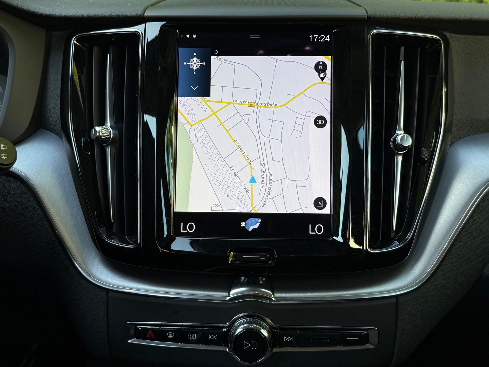 Fahrzeugabbildung Volvo XC60 Momentum Pro 2WD LED+NAVI+AHK+KAM+PARK+DAB+